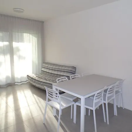 Flat For Five Guests In A Modern Apartment *